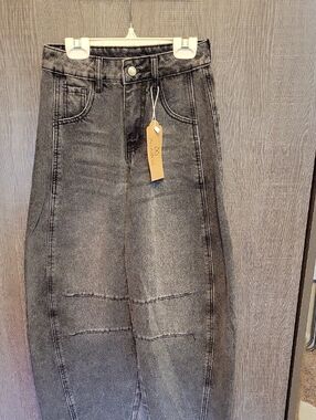 Barrel Jeans Size 2 In Black